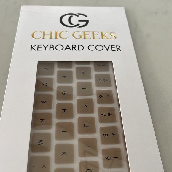 NIB Chic Geeks Keyboard Cover Gold - Picture 3 of 5